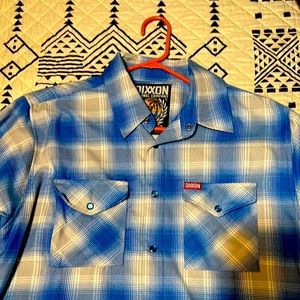 It’s a dixxon flannel..it’s a large and worn once